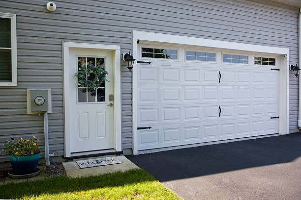 24/7 Emergency Garage Door Panel Replacement experts in Winston County County, MS